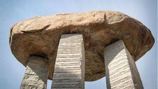 El Ayuntamiento estudia cómo recuperar el suelo original del Dolmen de Dalí