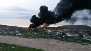 QUema de neumáticos en La Cañada