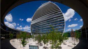 BBVA gana 2.642 millones de euros (+0,9%); excluyendo las operaciones corporativas, el beneficio crece un 43,3% hasta 3.752 millones
