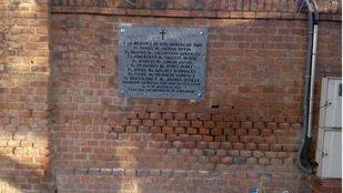 El PP pide la dimisión de Mayer por la retirada errónea de vestigios no franquistas