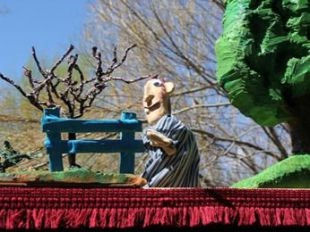 Firman una carta reclamando la libertad de los dos titiriteros encarcelados