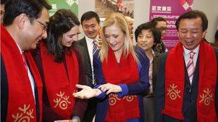 Cifuentes y Maestre dan la bienvenida al Año Nuevo Chino, un "año de cambio y suerte" en una "ciudad de acogida"