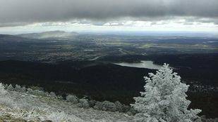 La nieve en la sierra obliga a cortar la C9 entre el puerto de Navacerrada y Cotos