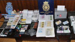 Dos detenidos por estafar 13.500 euros con billetes tintados