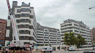 La Comunidad realizará un concurso para adquirir viviendas de bancos destinadas a uso social