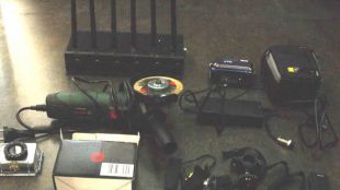 Los GEO detienen a cuatro butroneros mientras robaban un comercio