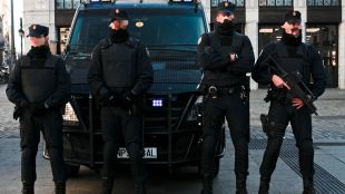 Interior mantiene el nivel de alerta 4, aunque incrementa la seguridad en los aeropuertos