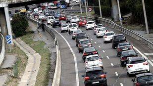 Retenciones de varios kilómetros en las salidas de Madrid