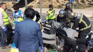 Herido grave un motorista al chocar contra una quitamiedos en la A-4