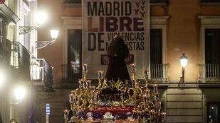 'El Pobre' recorre la capital entre veneración
