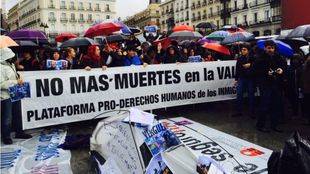 Concejales de Ahora Madrid en una cacerolada en Sol en favor de los refugiados