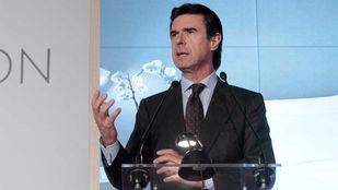 Soria renuncia a sus funciones como ministro y deja la política