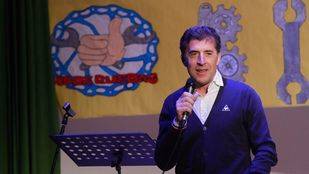 Pedro Delgado inaugura un taller de bicis dirigido por alumnos con discapacidad