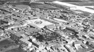 Barajas celebra los 400 años de su Plaza Mayor y pide que sea peatonal