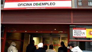 Empleo aprueba un plan que dota a las CC.AA de 515 millones para reinsertar a parados de larga duración