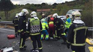 Un muerto y dos heridos en un accidente de tráfico en Navas del Rey