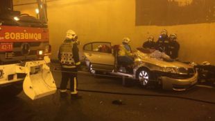 Los bomberos rescatan a un hombre atrapado en el túnel de Guadarrama