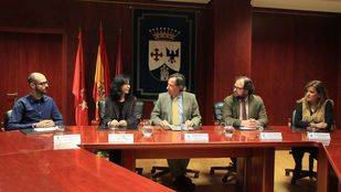 Alcobendas da pulseras de emergencia gratuitas a los enfermos de alzheimer