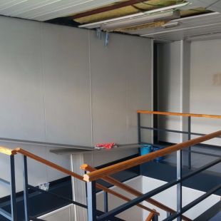 Ciudadanos denuncia graves desperfectos en las unidades prefabricadas de Policía Municipal