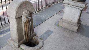 El Ayuntamiento venderá botellas de agua para rellenar en las fuentes públicas