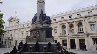 El padre de Monedero repite en las listas de VOX por Madrid y Carmen Lomana no será candidata al Senado