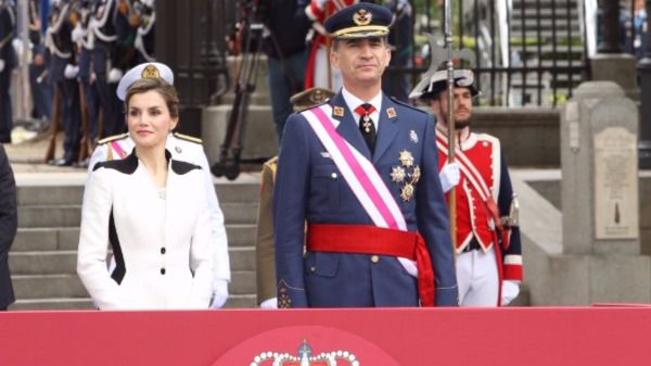 Los reyes presiden el homenaje de las Fuerzas Armadas