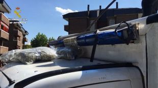 Intervenidos cerca de 50 kilos de marihuana en el falso techo de una ambulancia