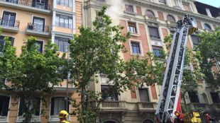 Aparatoso incendio en una vivienda de Chamberí