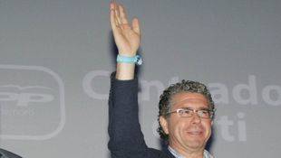 El juez tiene "potentes indicios" de que Granados recibió dinero para financiar irregularmente al PP