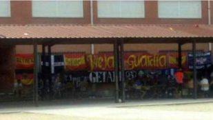 Indignación en Getafe por la reunión de un grupo neonazi en un colegio público