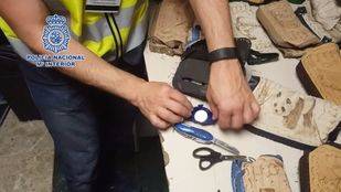 Detienen a una mujer con 48 bolsos cargados de cocaína en el aeropuerto de Barajas