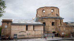 El Ayuntamiento cierra la terraza de la UNED en Escuelas Pías por orden judicial