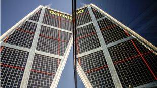 Bankia lanza 'Pago entre amigos', un servicio que permite realizar pagos de un móvil a otro