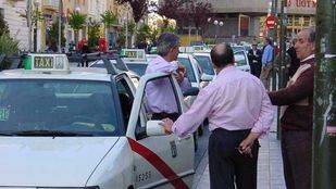 El Ayuntamiento aprueba un plan para mejorar el servicio del taxi