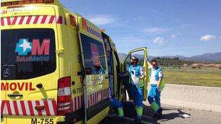 Fallece un hombre de 77 años al colisionar su coche contra un árbol