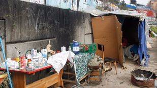 Madrid desmantela cinco asentamientos y paga el billete a Rumanía a quienes lo piden