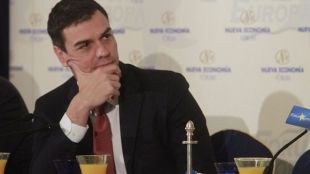 Pedro Sánchez insiste a Rajoy, con cordialidad, en que "a día de hoy el PSOE votará en contra de su investidura"