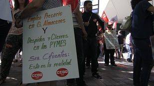 Decenas de personas se concentran contra la libertad de horarios comerciales