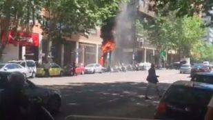 Arde un contenedor en plena calle Orense