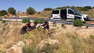 Muere un motorista al caer por un talud en Villarejo