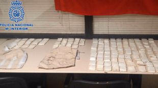 Dos detenidos en Barajas por tratar de introducir 10 kilos de coca