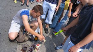 Máquinas en los botellones para depositar botellas y latas a cambio de una contraprestación