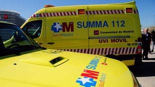 Grave un hombre al caerle una plancha metálica cuando descargaba un camión