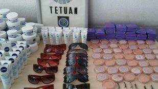 La Policía de Madrid interviene casi 300 productos falsificados en el mercadillo de Tetuán