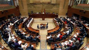 La Asamblea de Madrid mantendrá sus siete coches oficiales