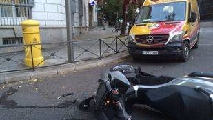 Dos heridos, uno de ellos muy grave, atropellados por un motorista