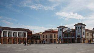 Pinto fumiga una zona de La Tenería por una plaga de chinches de campo