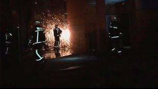 Arde una nave de artes gráficas en Torrejón de Ardoz