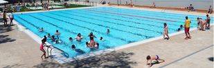 Ciudad Lineal se queda sin piscina de verano tras el incendio en el polideportivo de la Concepción