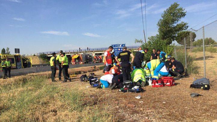 Una abuela y su nieto mueren en un accidente en la A-1; la madre y el abuelo, muy graves